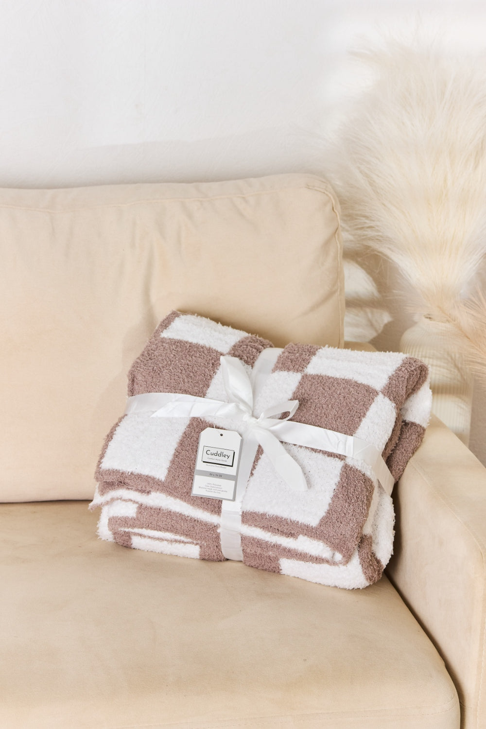 Cuddley Checkered Decorative Throw Blanket